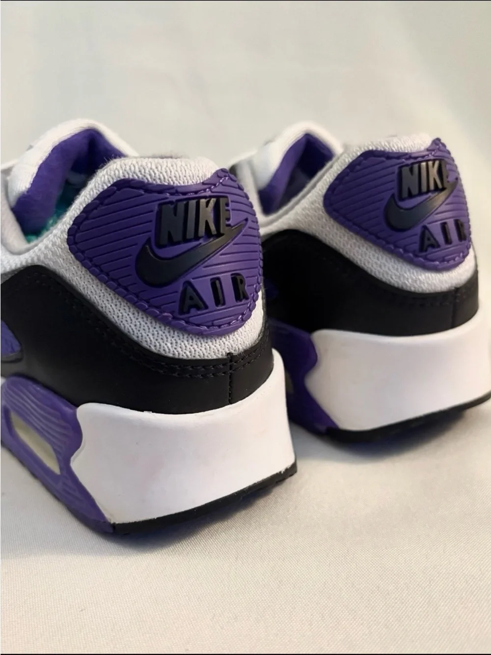 Nike Air Max 90 ‘Hyper Grape Sneakers